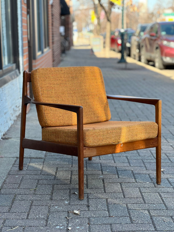 Sculptural Danish Modern Lounge Chair in teak  Designed by Folke Ohlsson for DUX of Sweden