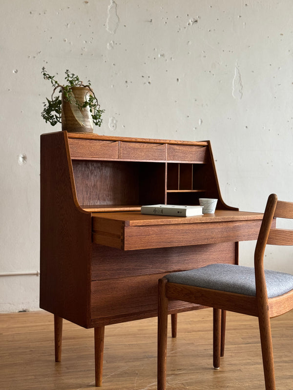 Secretary / Vanity in Oak by Arne Vodder