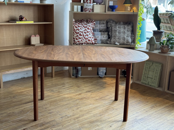 Oval Danish Dining Table in Teak with Butterfly Leaf