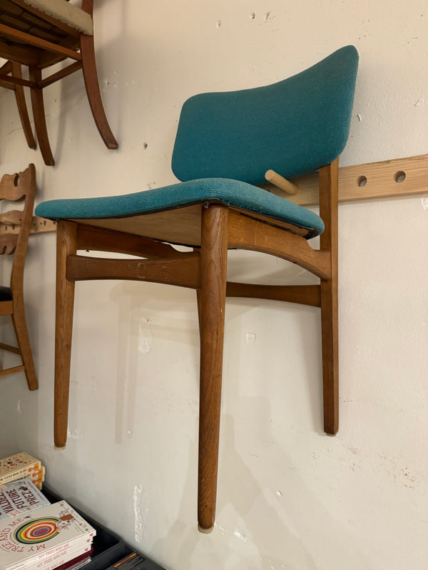 Set of 4 oak dining chairs