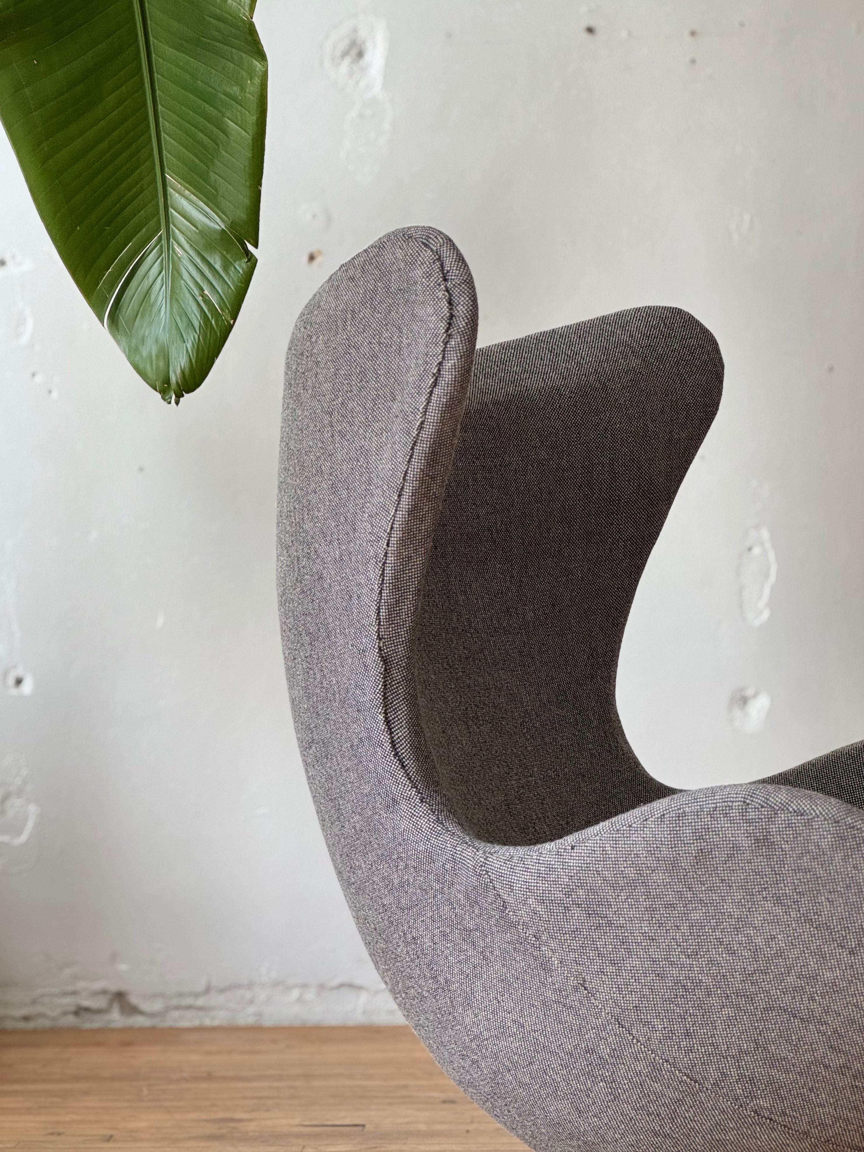 Vintage 1st Generation Egg Chair by Arne Jacobsen for Fritz Hansen
