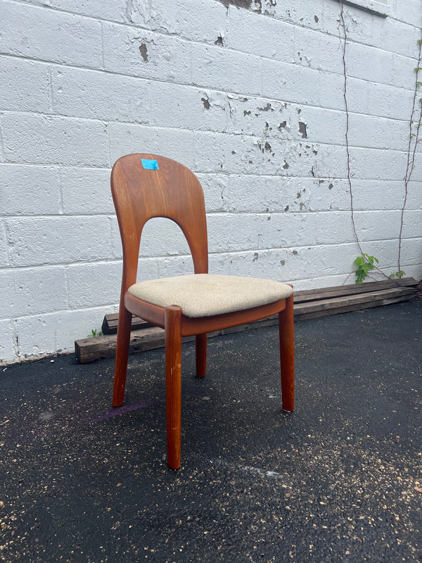 Set of 4 Dining Chairs in Teak