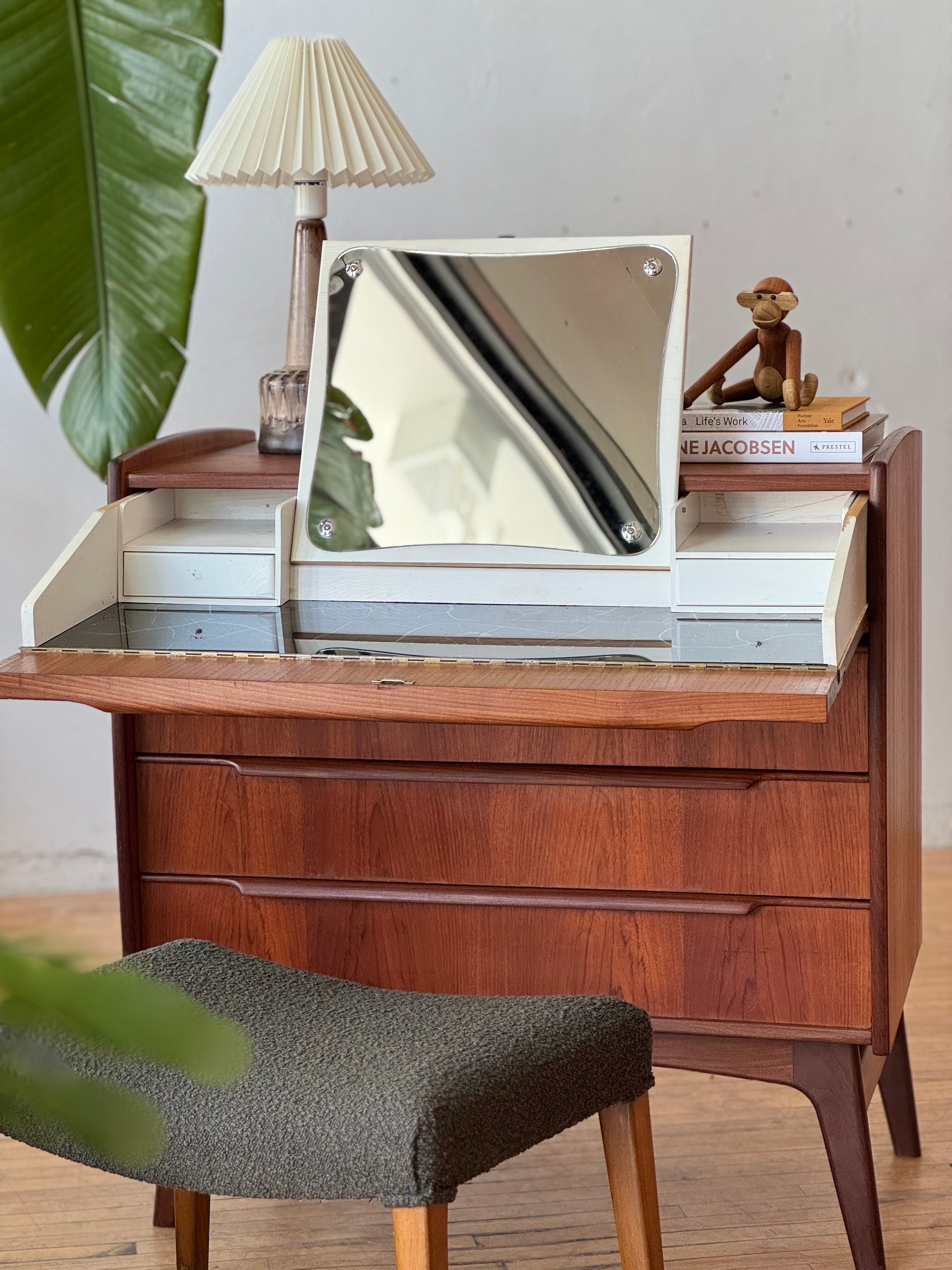 Danish Modern Chest of Drawers / Vanity