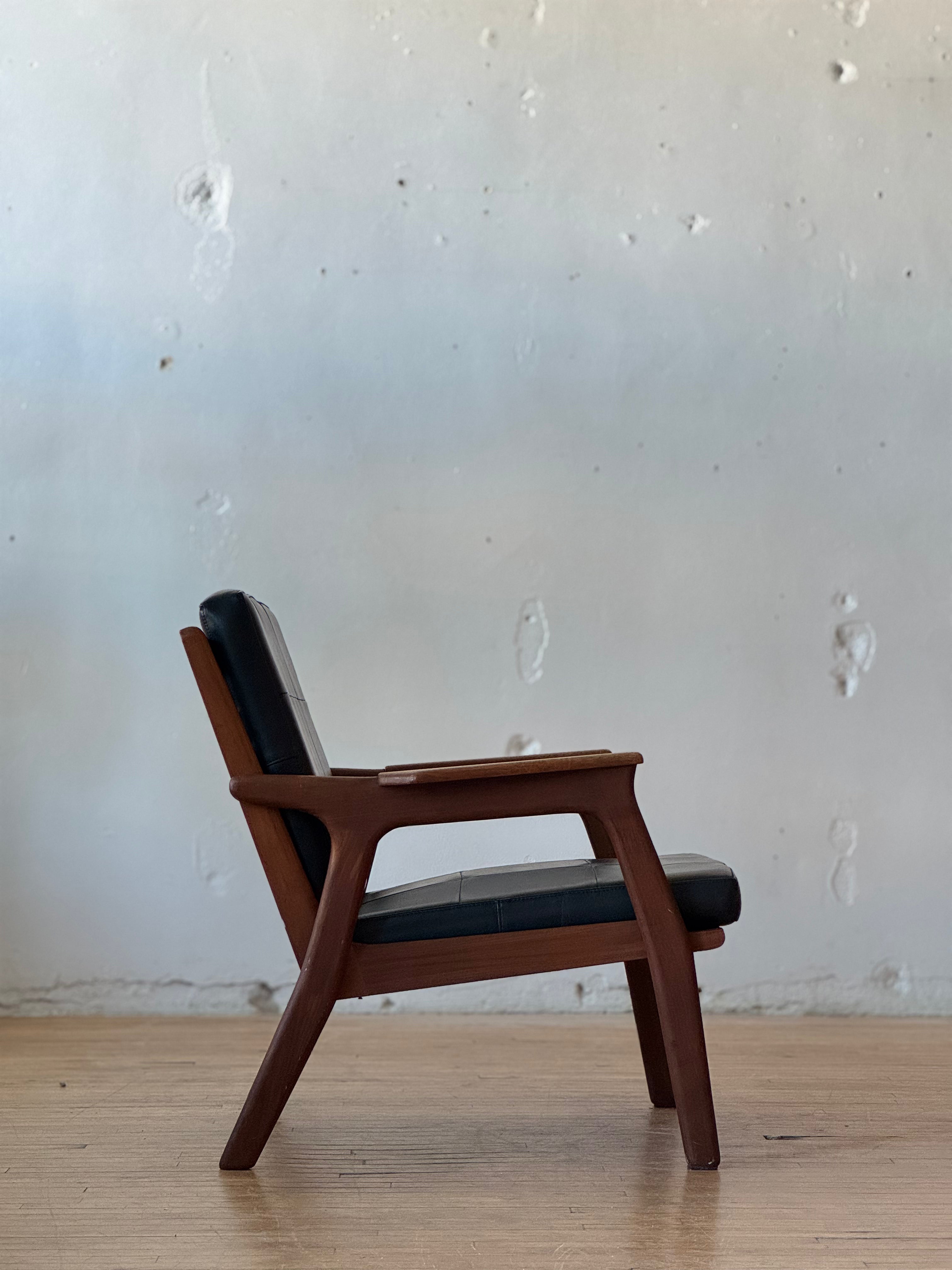 Danish Modern Lounge Chair in Teak