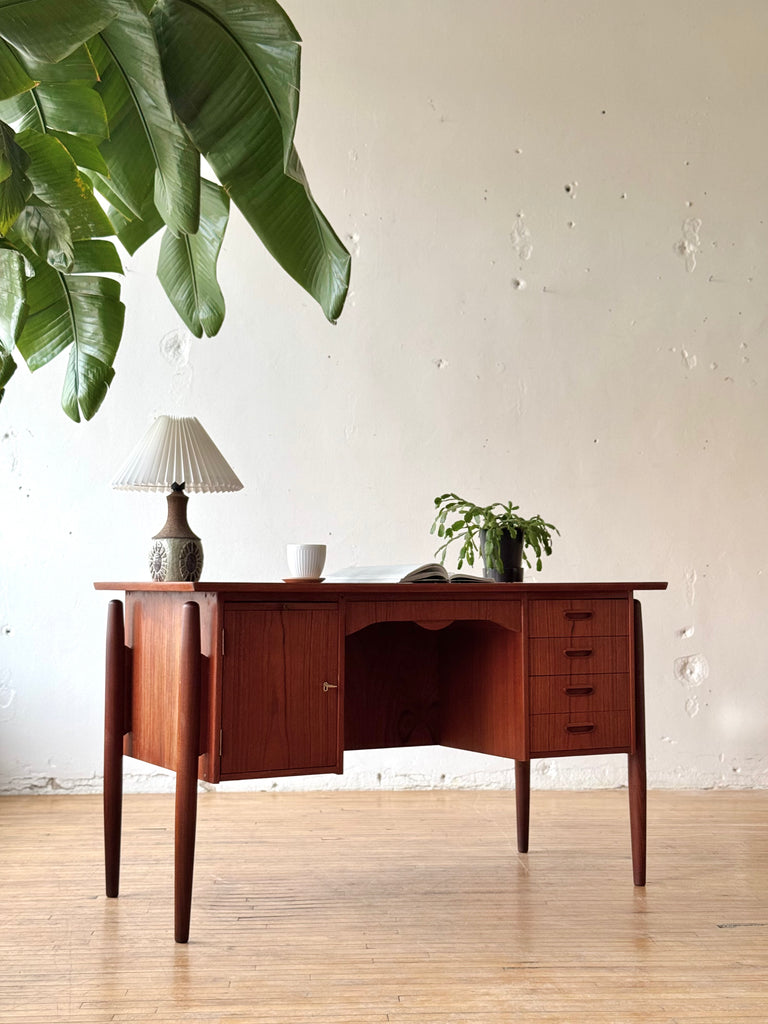 Writing Desk in Teak #299